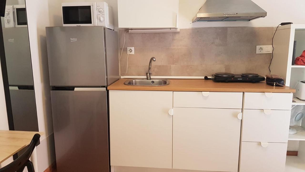 With Bathroom, Refrigerator And Microwave Appartement *