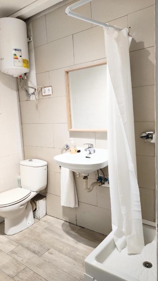 With Bathroom, Refrigerator And Microwave * Barcelone