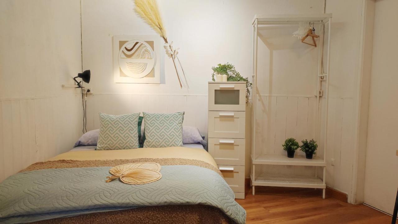 With Bathroom, Refrigerator And Microwave Appartement