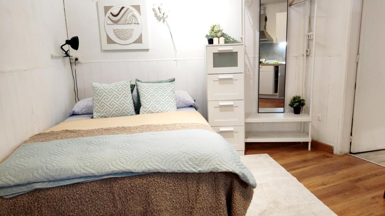 With Bathroom, Refrigerator And Microwave Barcelone