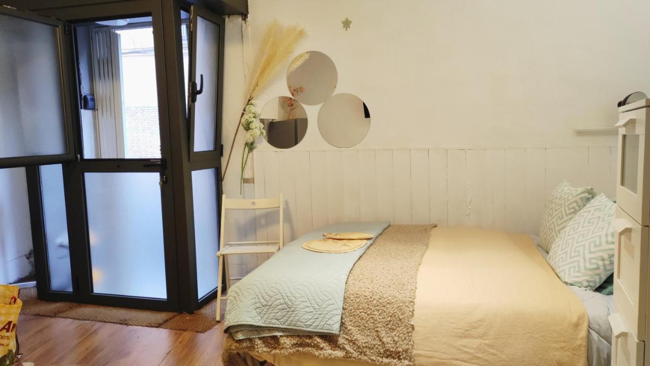With Bathroom, Refrigerator And Microwave Appartement Barcelone
