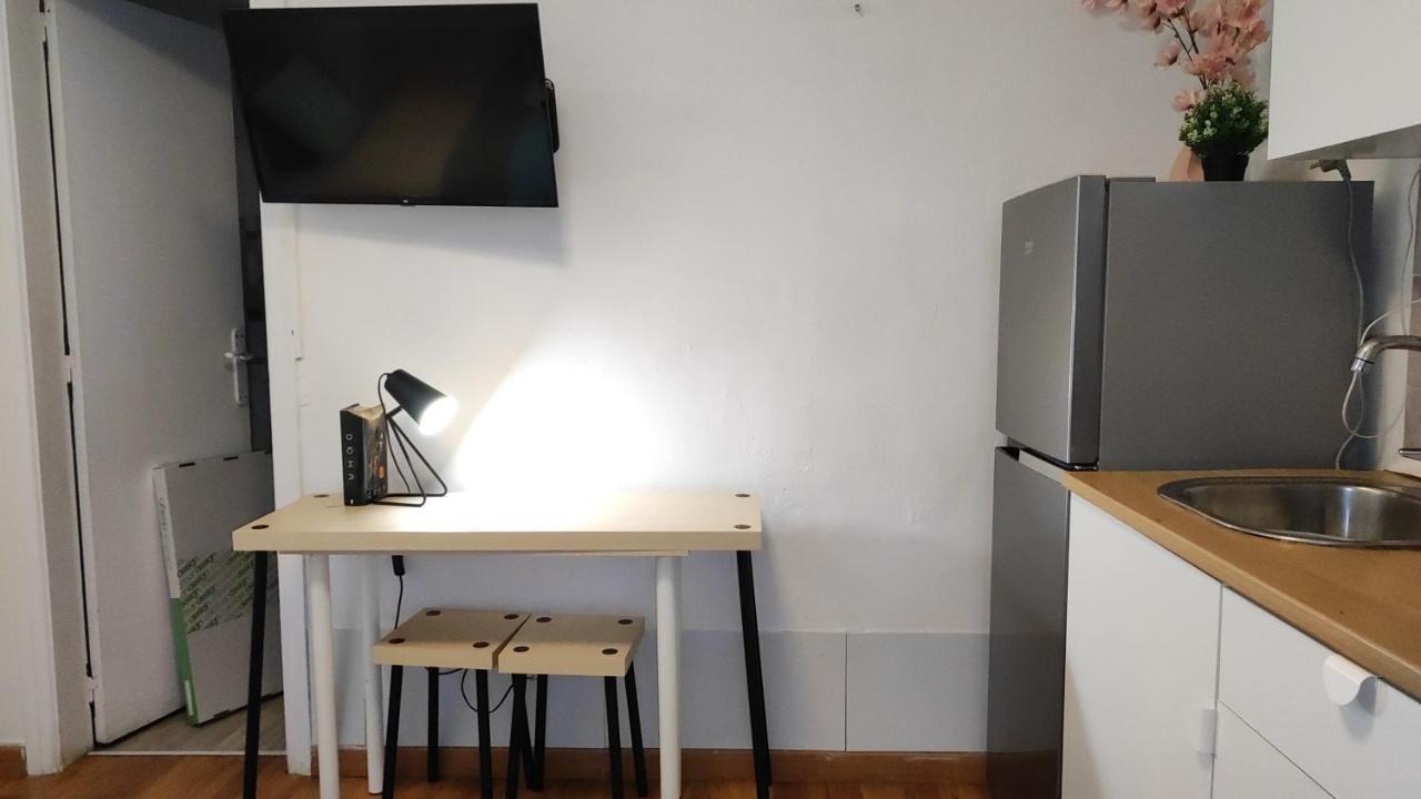 Appartement With Bathroom, Refrigerator And Microwave *