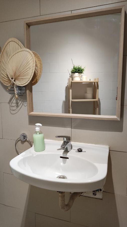 Appartement With Bathroom, Refrigerator And Microwave