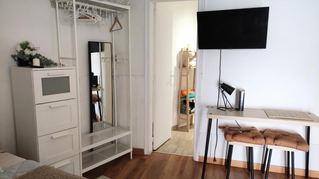 With Bathroom, Refrigerator And Microwave Appartement