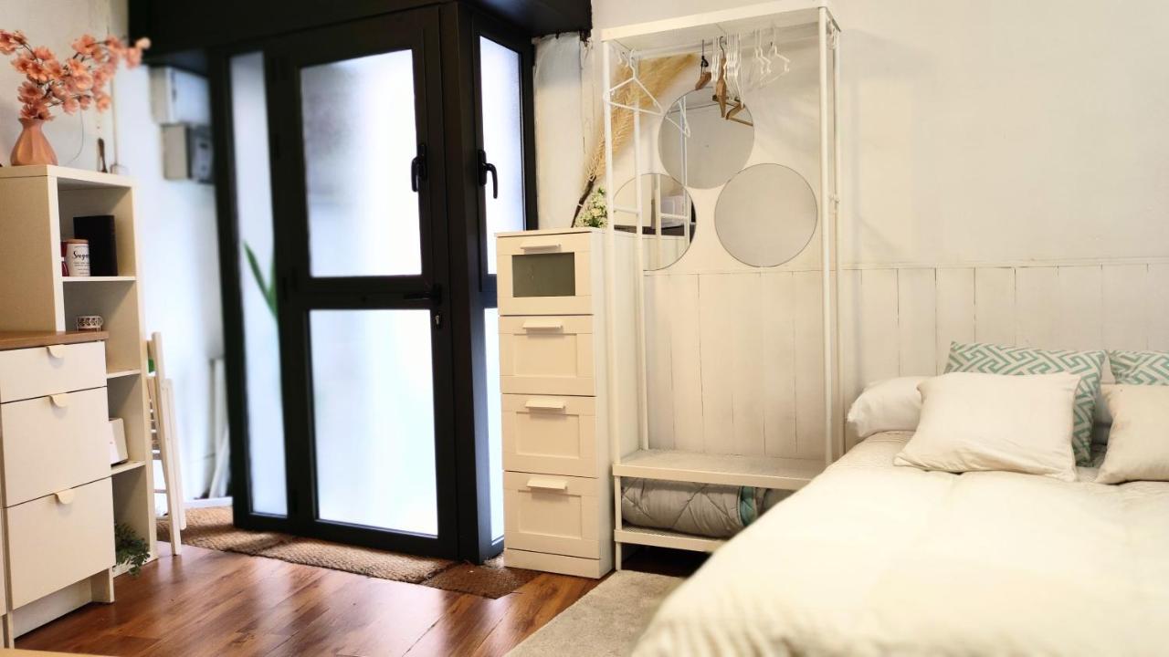 Appartement With Bathroom, Refrigerator And Microwave *
