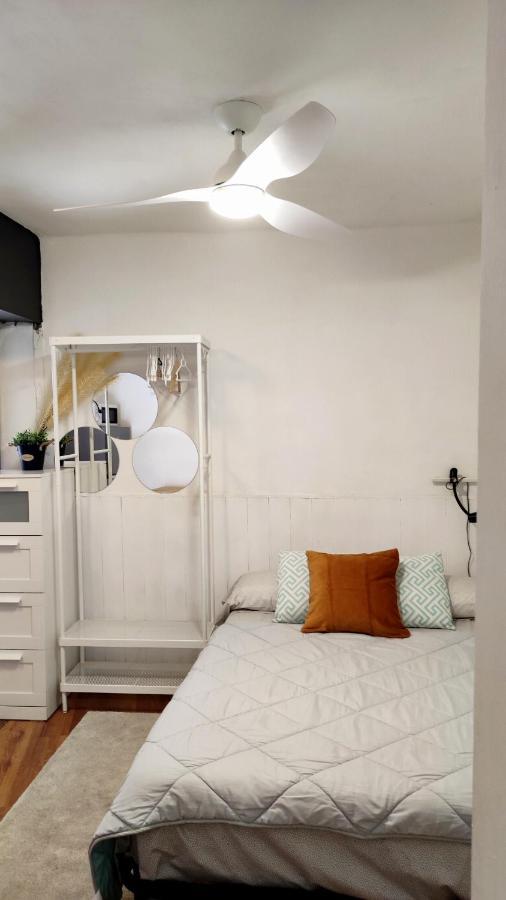 With Bathroom, Refrigerator And Microwave Barcelone